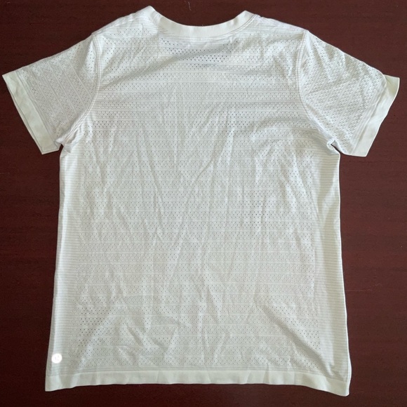 lululemon athletica light Green Short Sleeve Tee - Picture 4 of 4